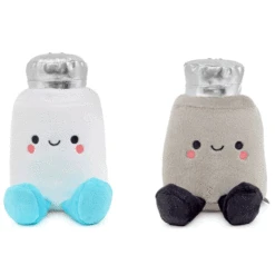 Hallmark 10 Hallmark -Hallmark Salt and Pepper Shakers Magnetic Stuffed Animal Set 1KID3016 02