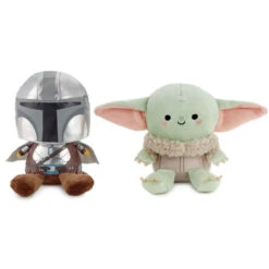 Hallmark Better Together Star Wars™ The Mandalorian™ And Grogu™ Magnetic Plush, 5" -Hallmark Star Wars The Mandalorian and Grogu Magnetic Plush 1BTG1001 03